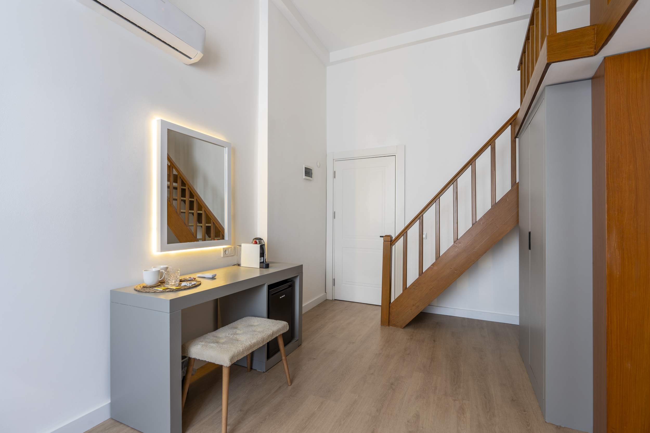 My Hotel Room 2 2500 px 9